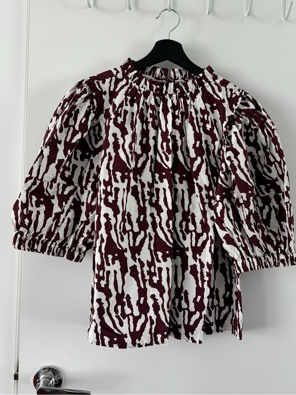 Margaret O’Leary Women’s Cream & Brown Printed Puff-Sleeve Top